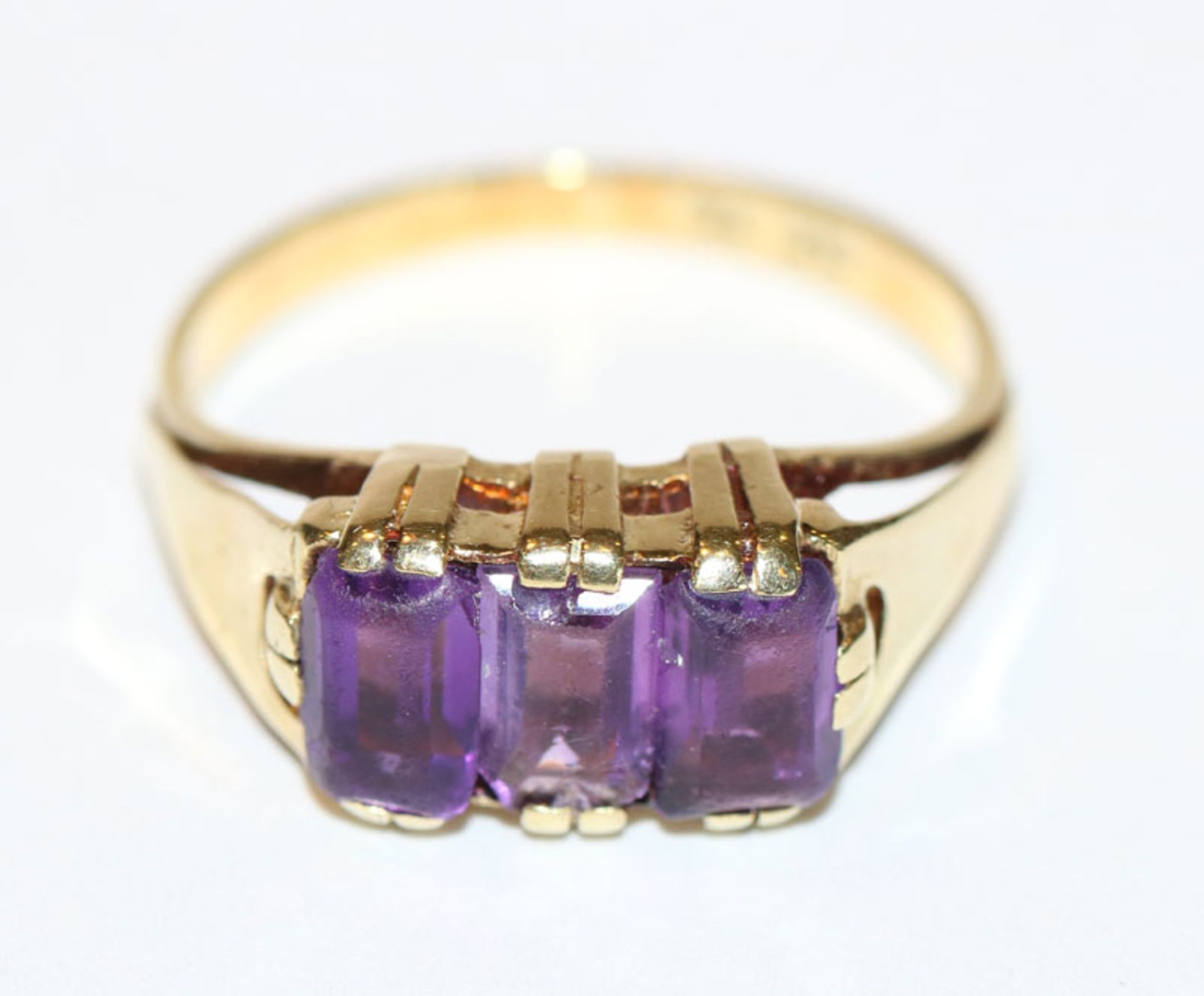 14 k Gelbgold Ring mit 3 Amethysten, 3,7 gr., Gr. 55