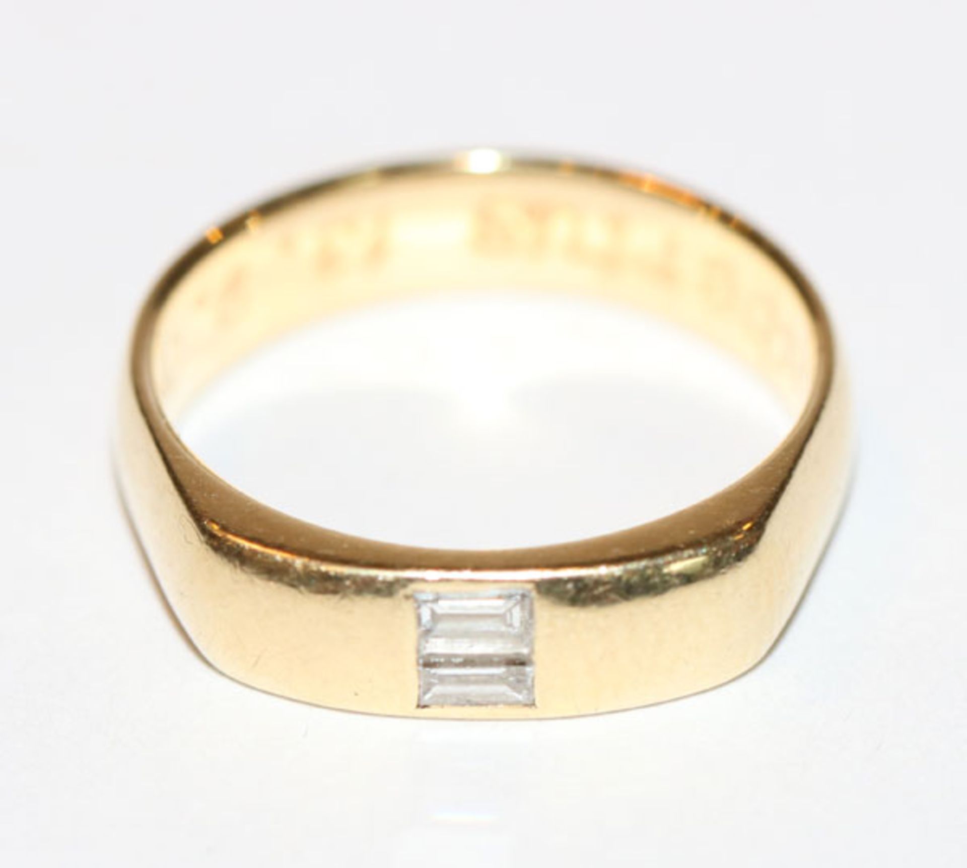 14 k Gelbgold Ring mit Diamant im Baguettschliff, Gr. 50, 4,2 gr.