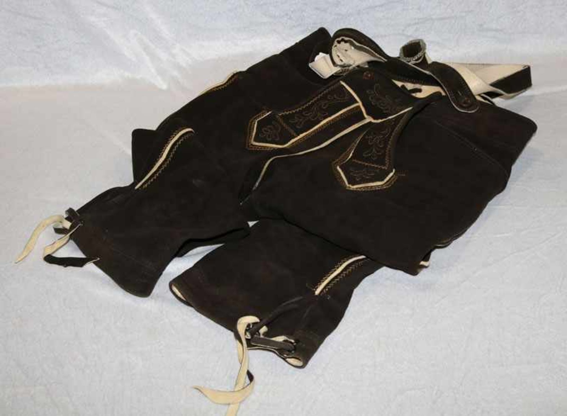 Hirschleder Kniebundhose mit Hosenträger, dunkelbraun, bestickt, ca. Gr. 52, wenig getragen,