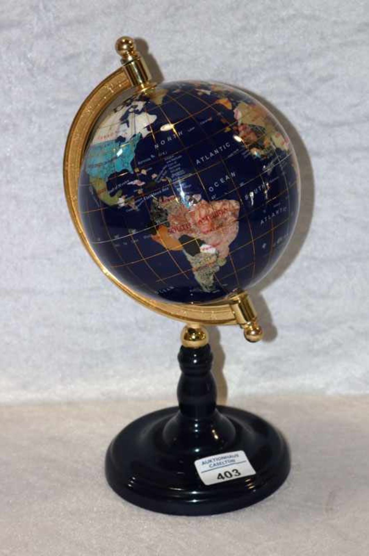 Globus mit intarsierten Ländern, H 31 cm, D 16 cm