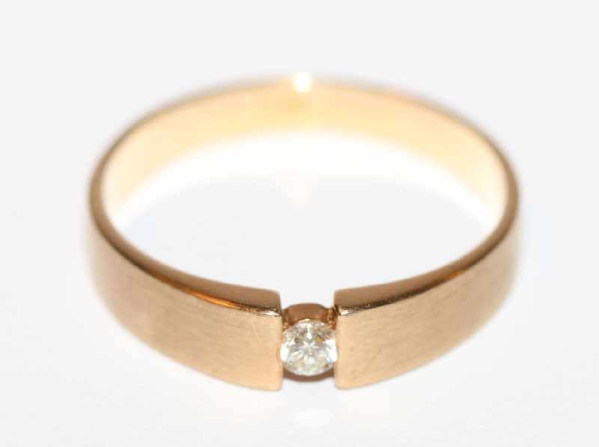 14 k Gelbgold Ring, mattiert mit Diamant, Gr. 58, 3,4 gr.