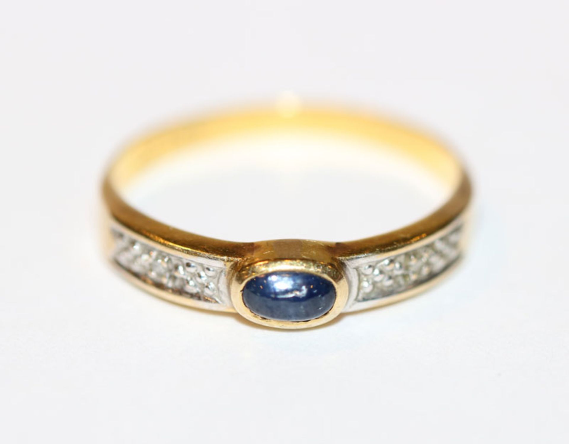 14 k Gelb- und Weißgold Ring mit Safircabochon, Gr. 57