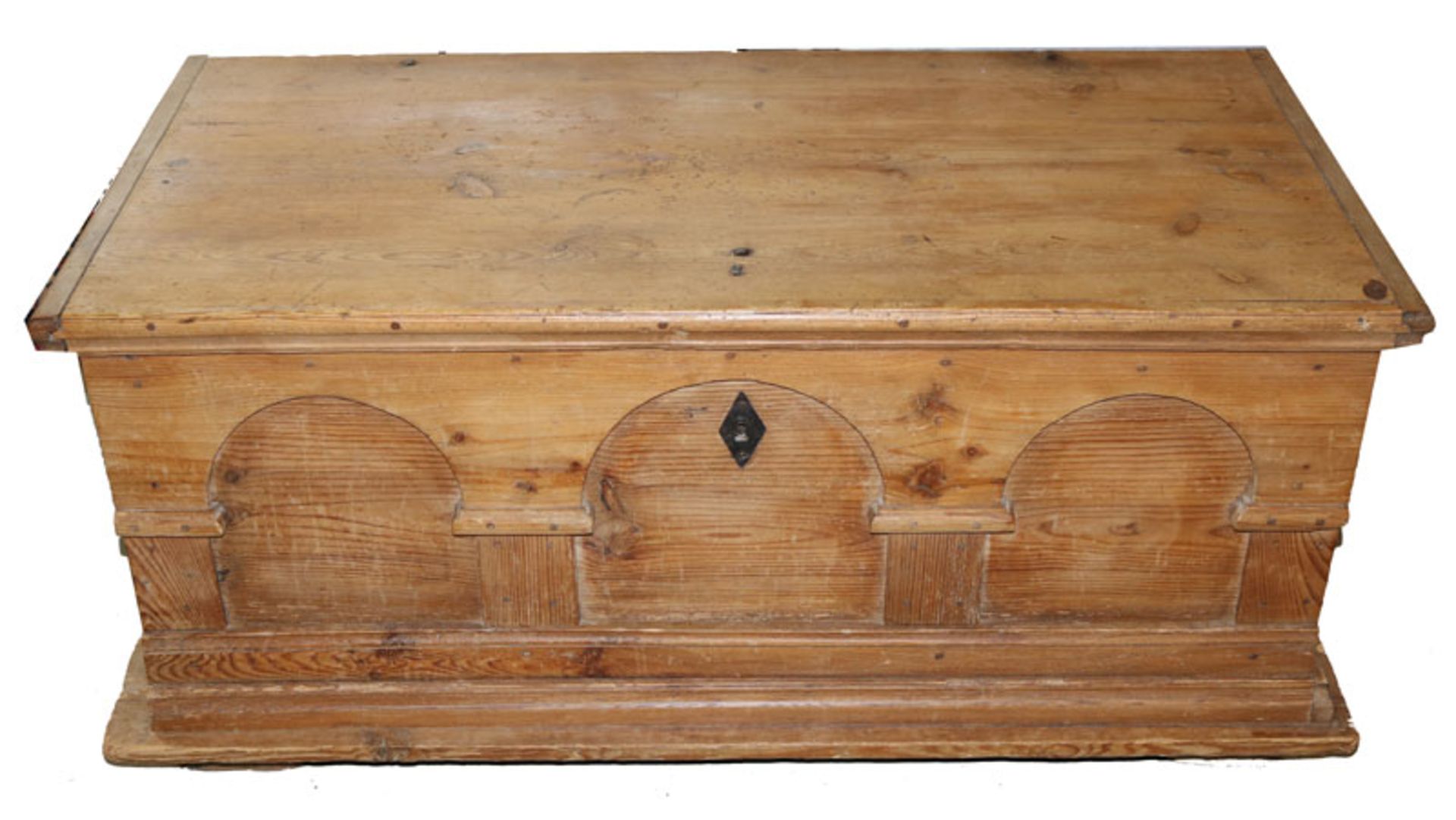 Truhe, Nadelholz, schauseitig verziert, H 56 cm, B 120 cm, T 60 cm, 19. Jahrhundert,