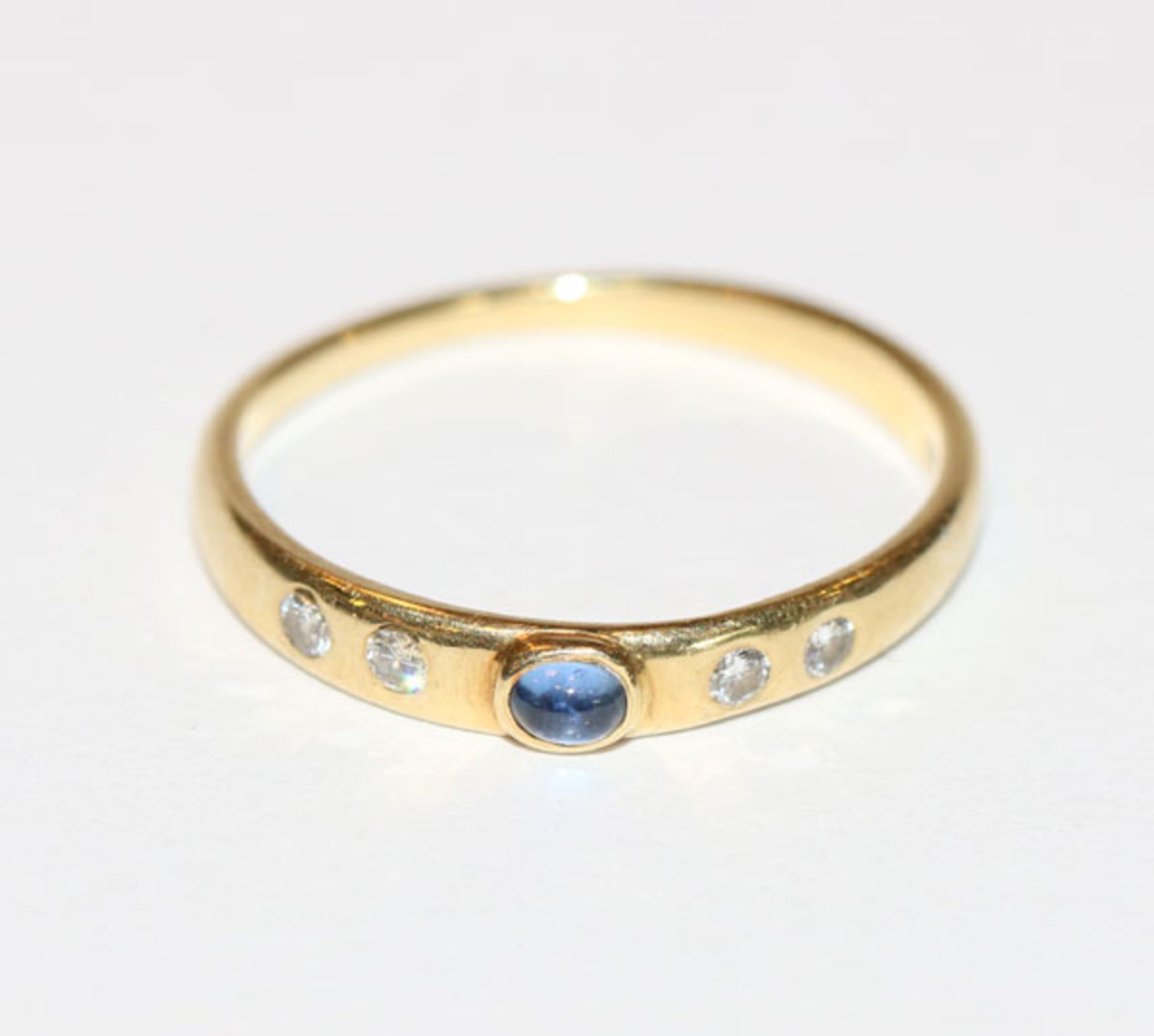 14 k Gelbgold Ring mit Safir-Carbochon und 4 Diamanten, Gr. 56