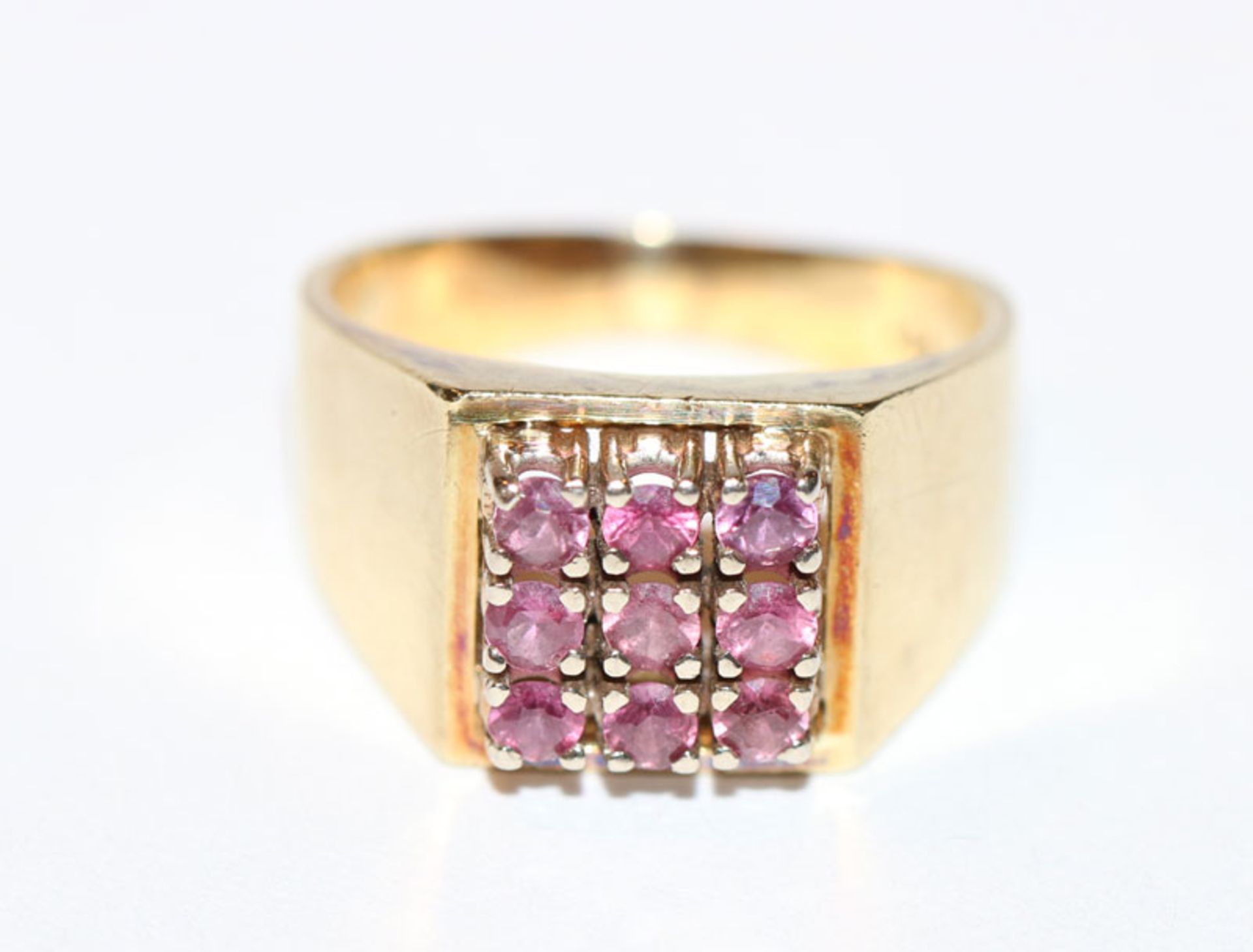 14 k Gelbgold Ring mit 9 Rubinen, 6,8 gr., Gr. 52