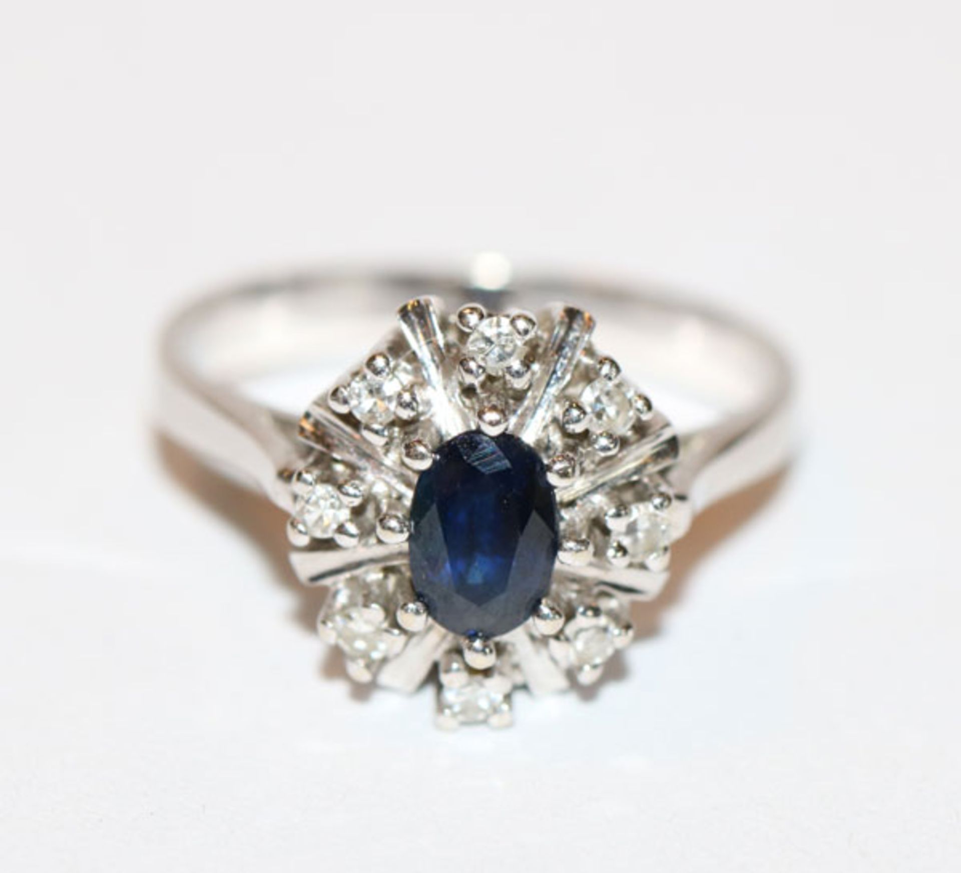 14 k Weißgold Ring mit Safir und 8 Diamanten, 4 gr., Gr. 53, klassische Handarbeit, passend zu Lot