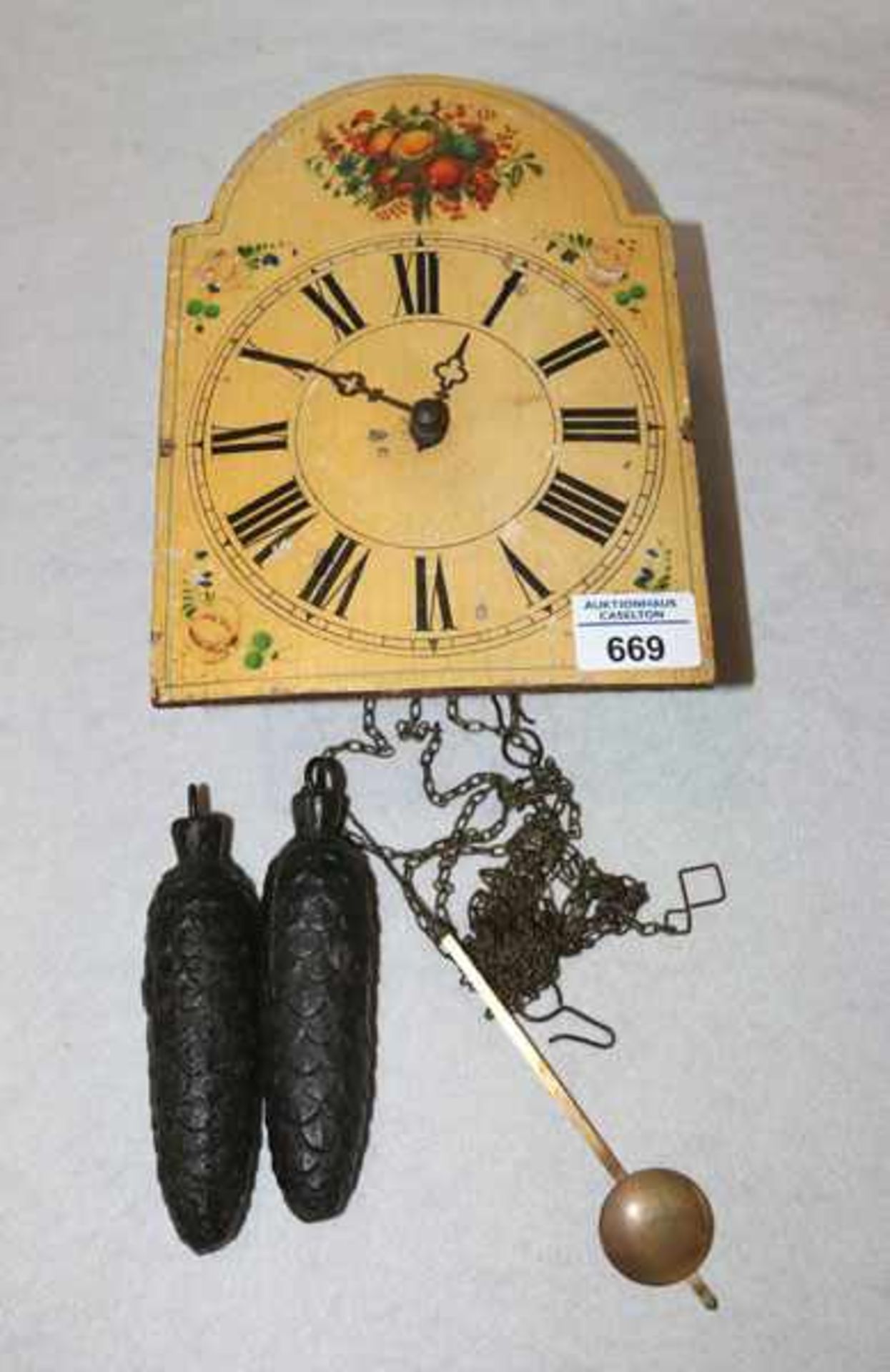 Schildblattuhr mit Blumendekor, Pendel und 2 Gewichten, Altersspuren, 23 cm x 17 cm
