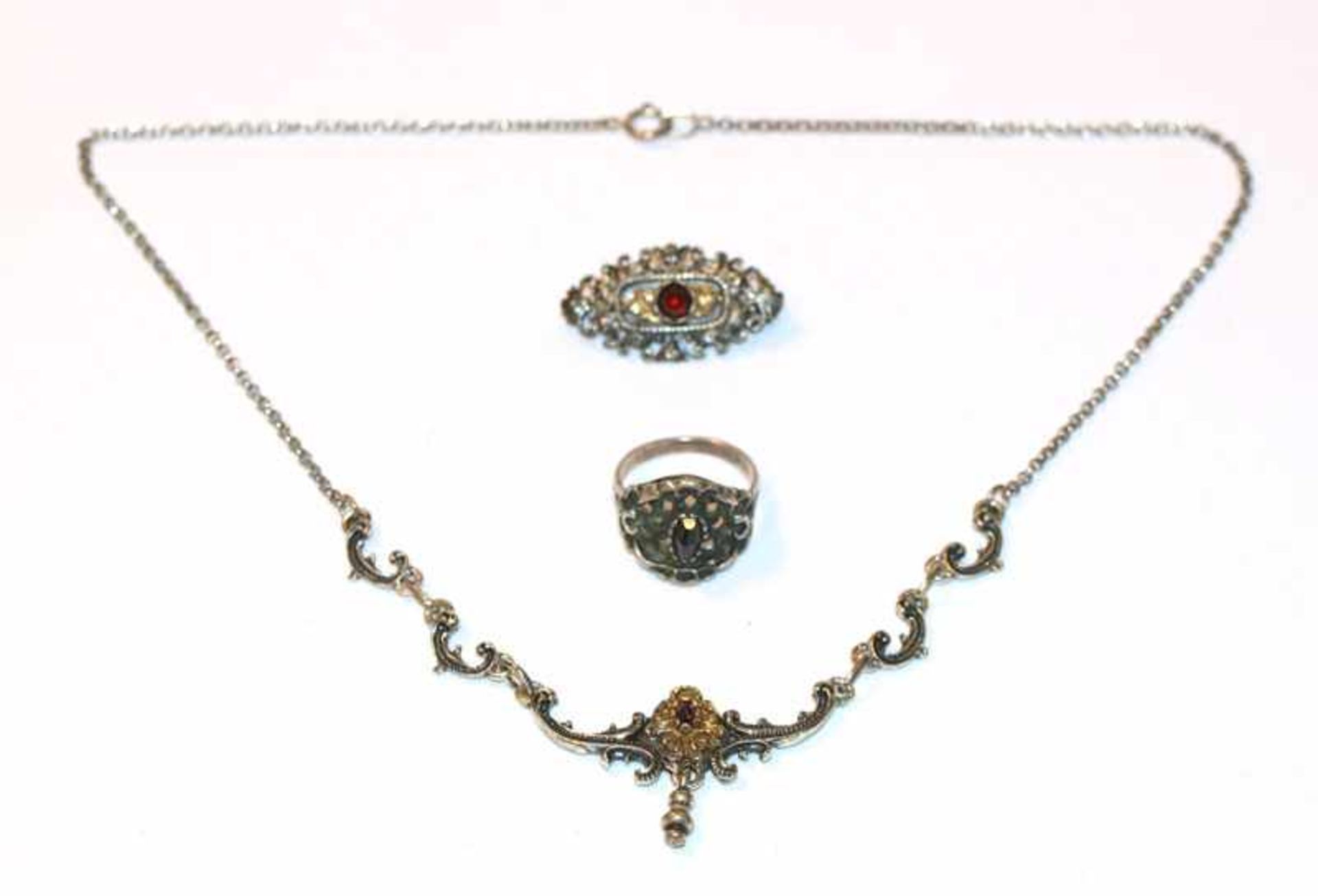 Silber Trachten-Schmuckset: Collierkette, L 40 cm, Ring, Gr. 55, und Brosche, B 3 cm, alles mit