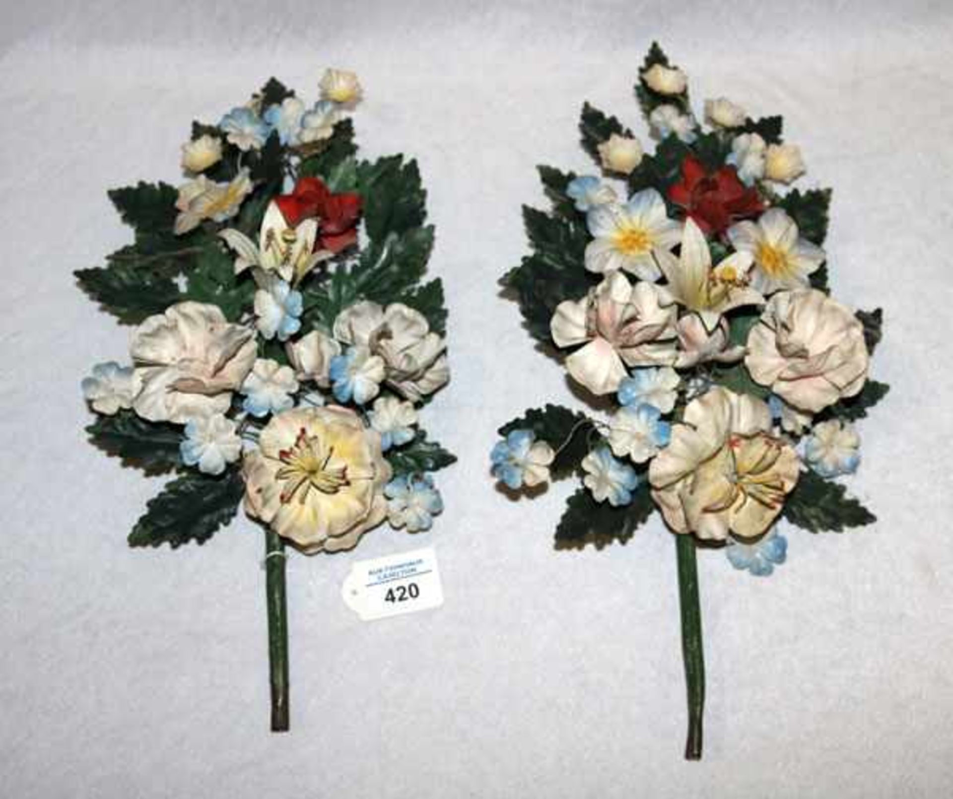 2 Metall Blumen-Wanddekorationen, farbig, H 42 cm, B 22 cm, Altersspuren