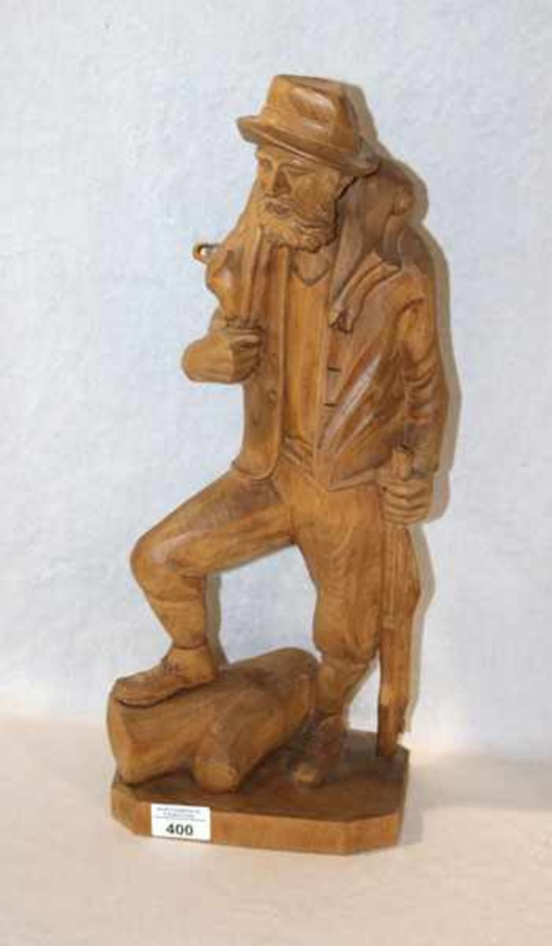 Holzfiguren Skulptur 'Jäger mit Gämse', ein Horn fehlt, dunkel gebeizt, H 50 cm, B 20 cm, T 15 cm