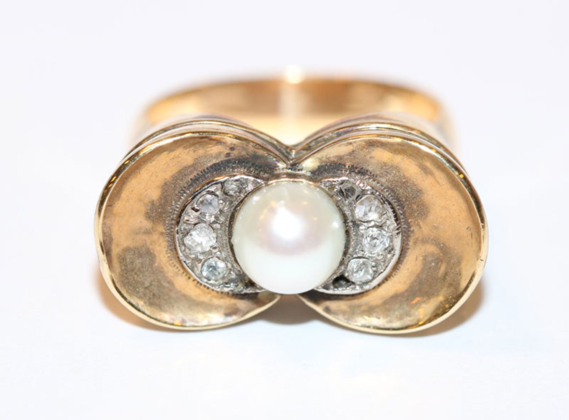 18 k Gelbgold Art Deco Ring mit Perle und 8 in Weißgold gefaßten Diamanten, Gr. 56, 8,2 gr.