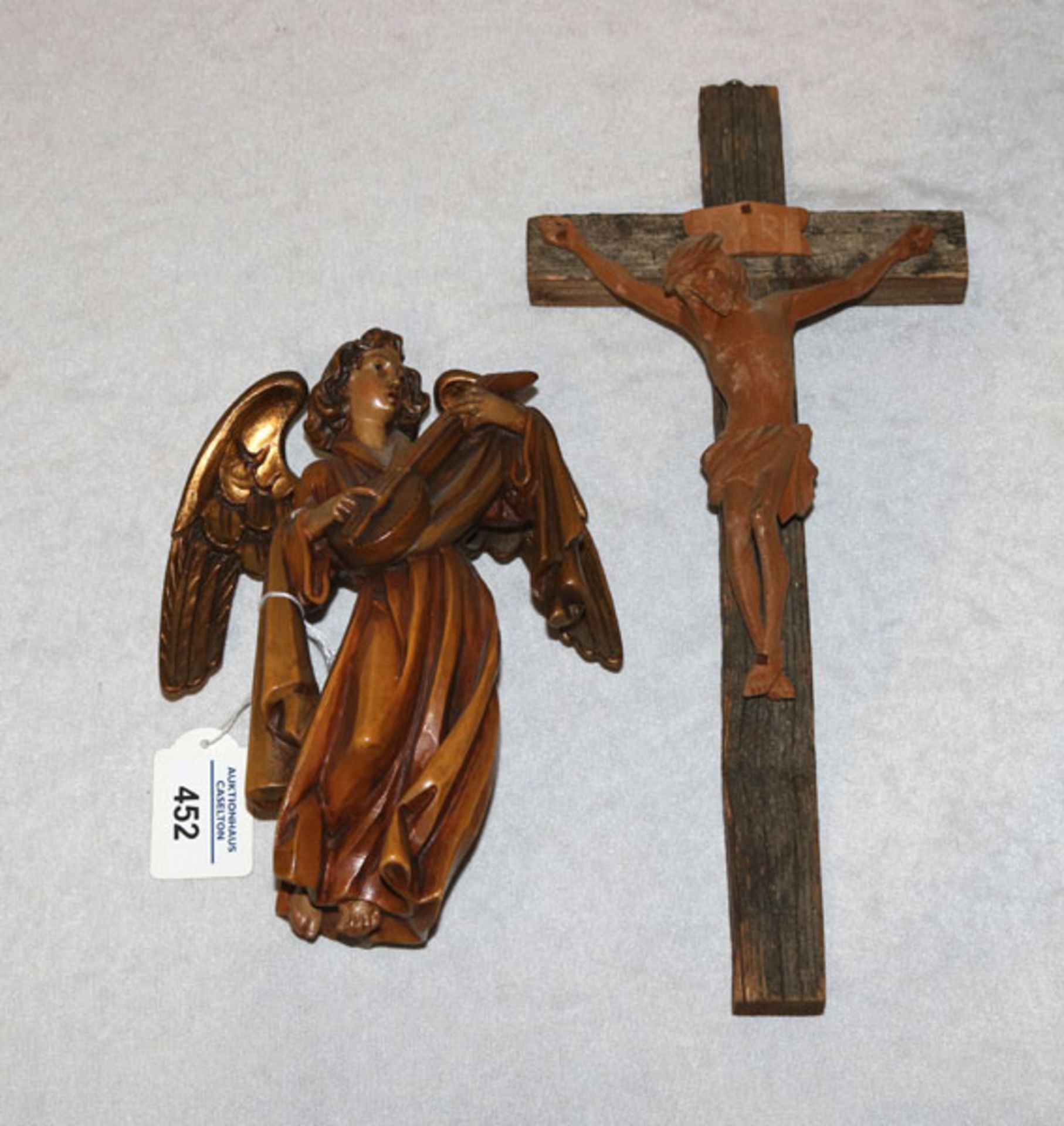 Holz Figurenskulptur 'Musizierender Engel', teils Gold gefaßt, H20 cm, und Holzkreuz mit