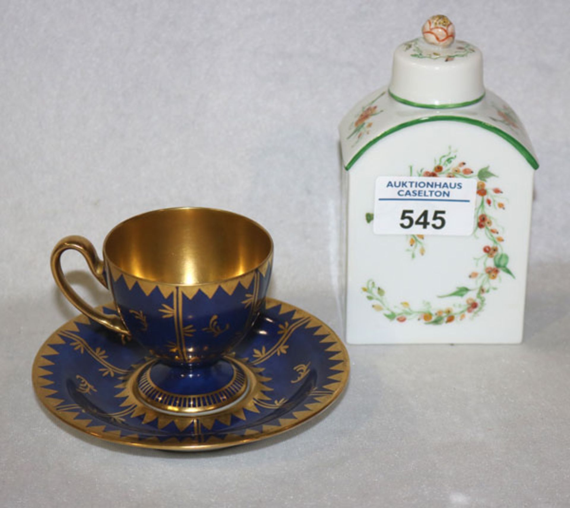 Fürstenberg Teedose mit Sanddorn-Dekor, H 13 cm, und Mokkatasse, blau mit Golddekor, handbemalt, gut