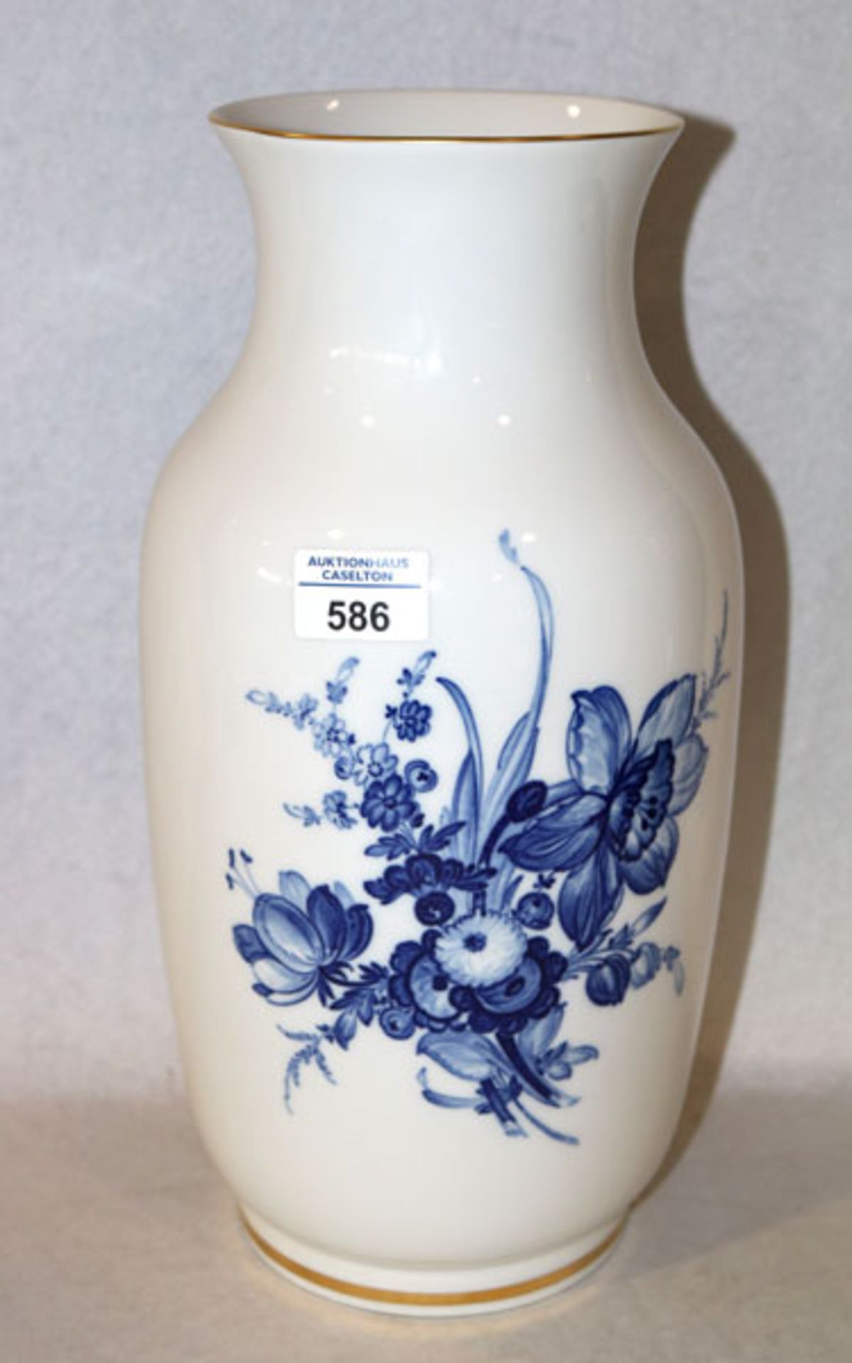 Meissen Blumenvase mit blauem Floraldekor und Goldrand, 2. Wahl, H 36 cm, D 18 cm