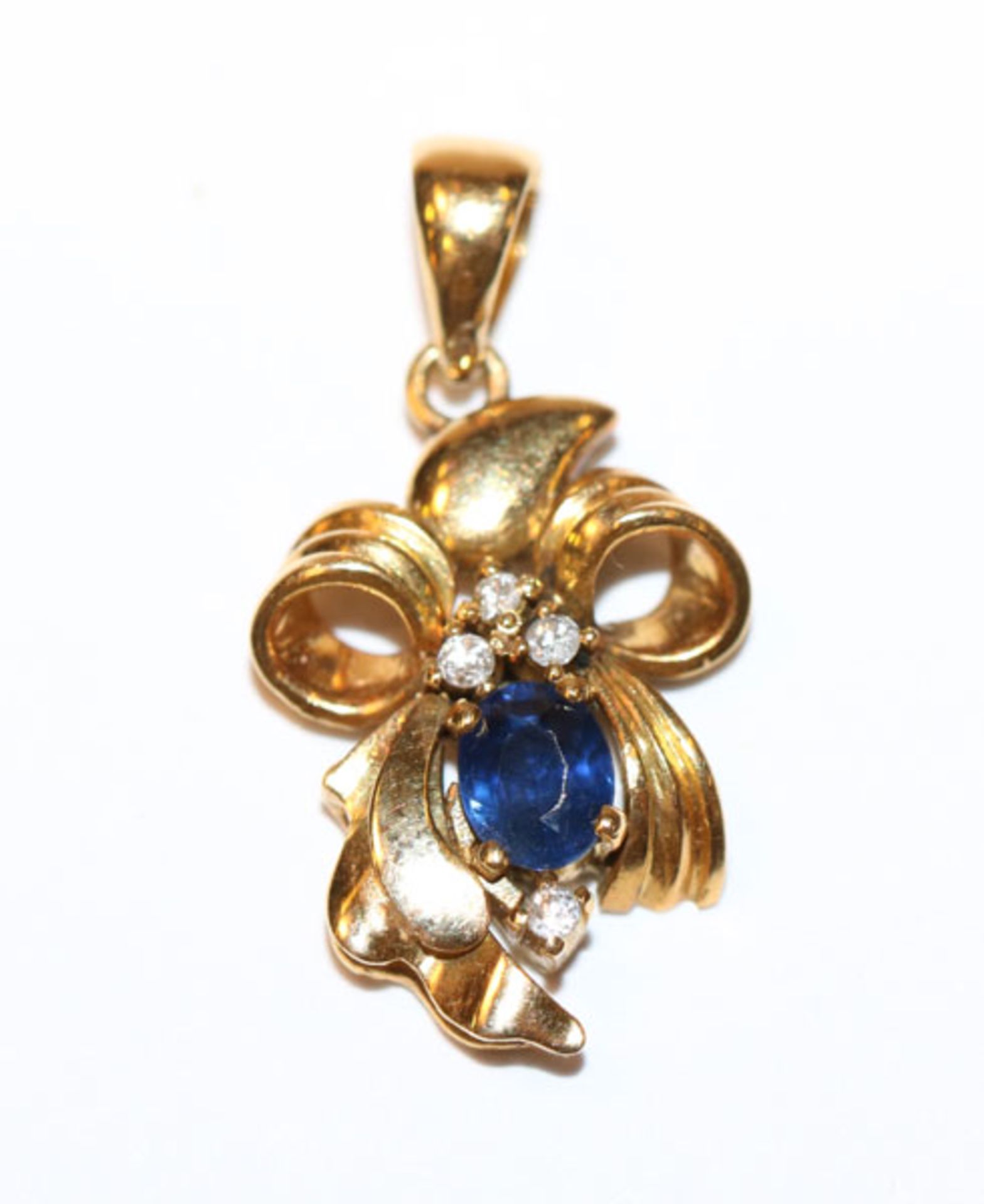 18 k Gelbgold (geprüft) mit Safir und 4 Diamanten, 2,6 gr., L 2,5 cm