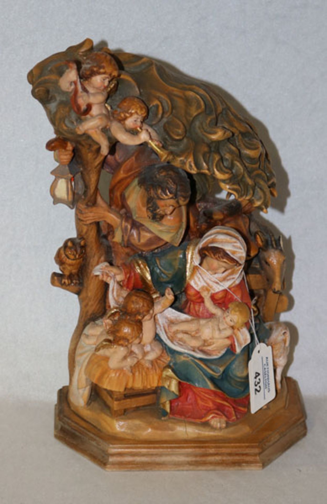 Holz Figurengruppe 'Heilige Familie', farbig gefaßt, ein Ohr vom Esel abgebrochen, H 32 cm, B 19 cm