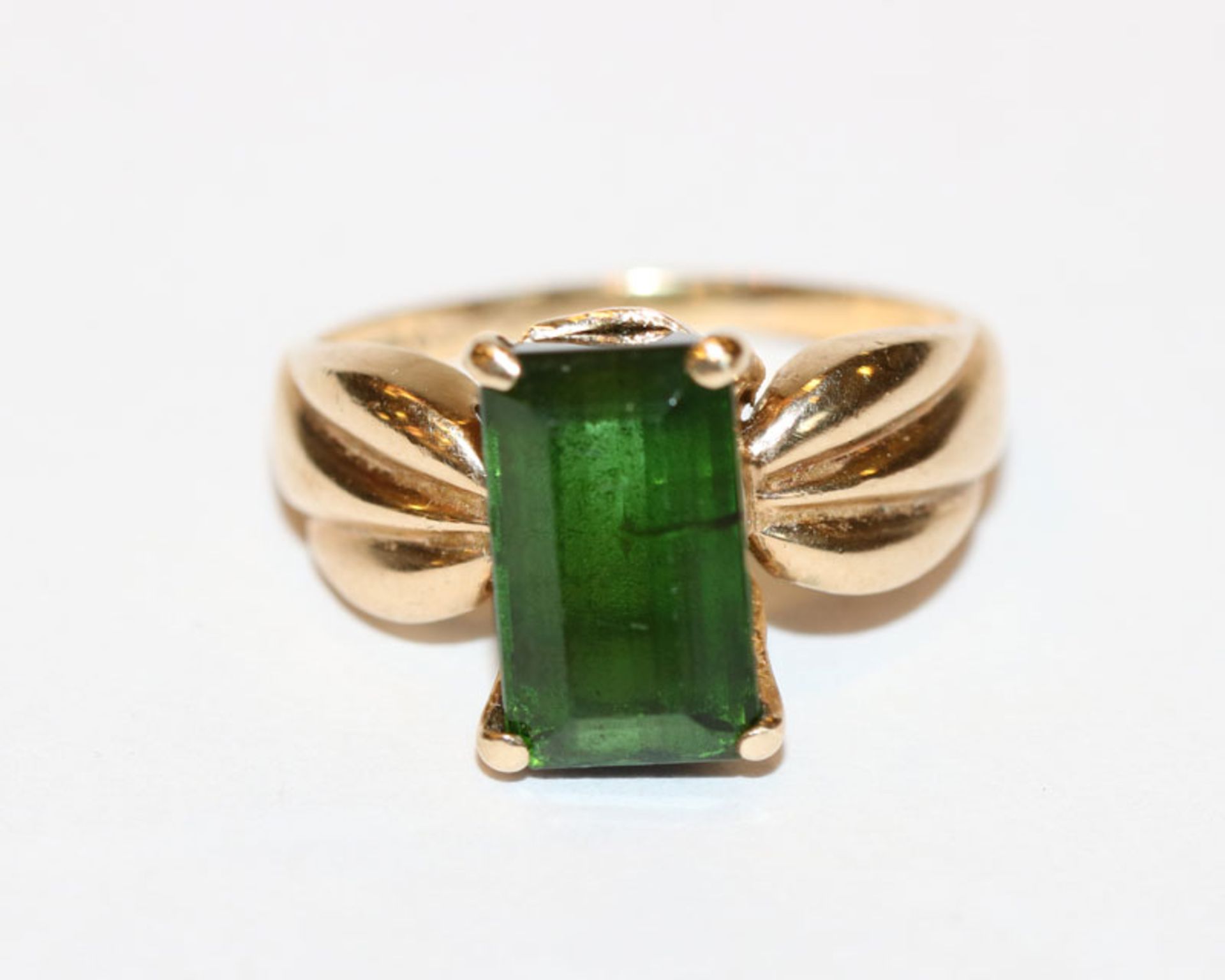 10 k Gelbgold Ring mit grünem Farbstein, Gr. 56, 4 gr.
