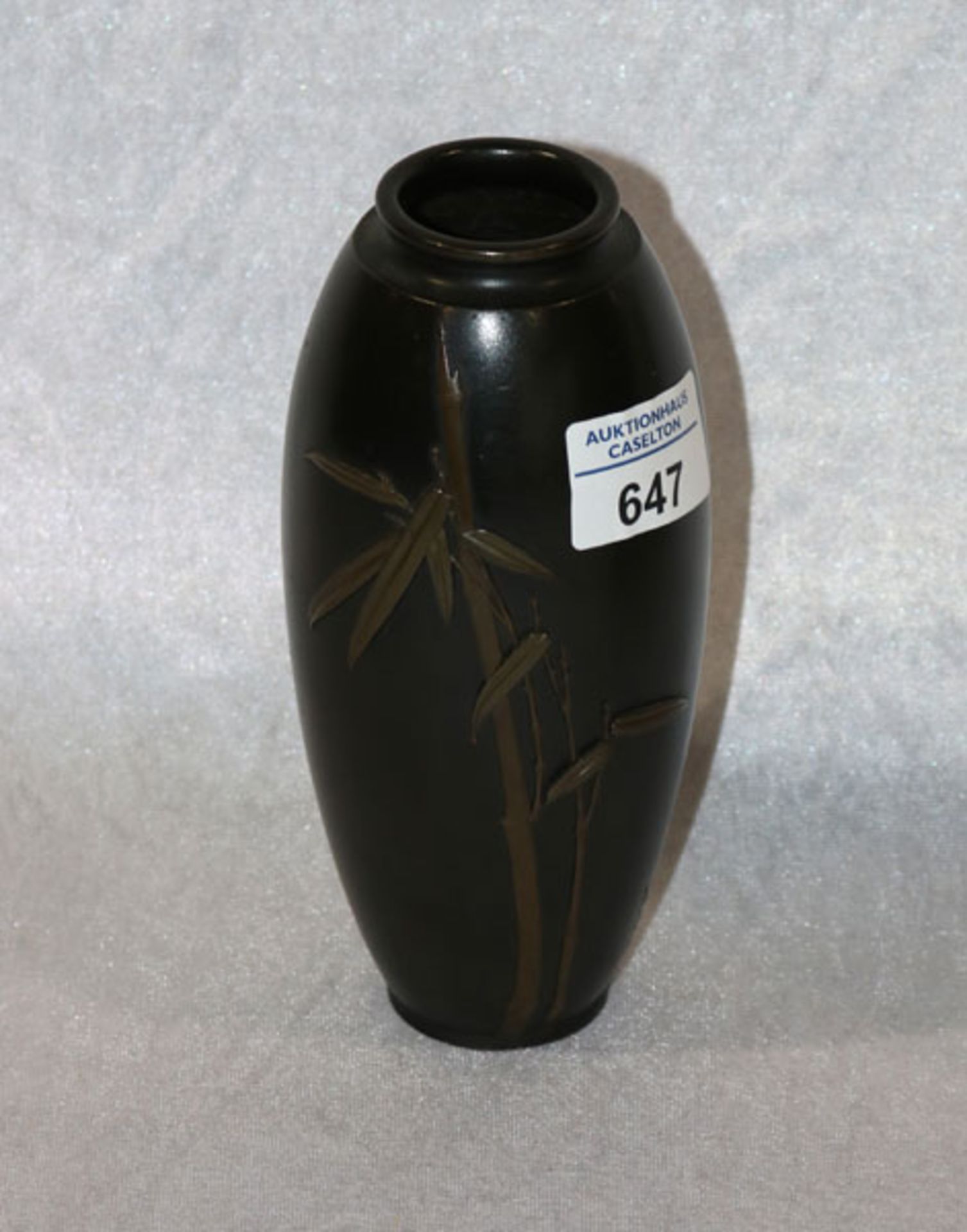 Vase, Bronze, braun patiniert, auf der Wandung Bambusrelief wohl aus Kupfer, auf der Wandung und