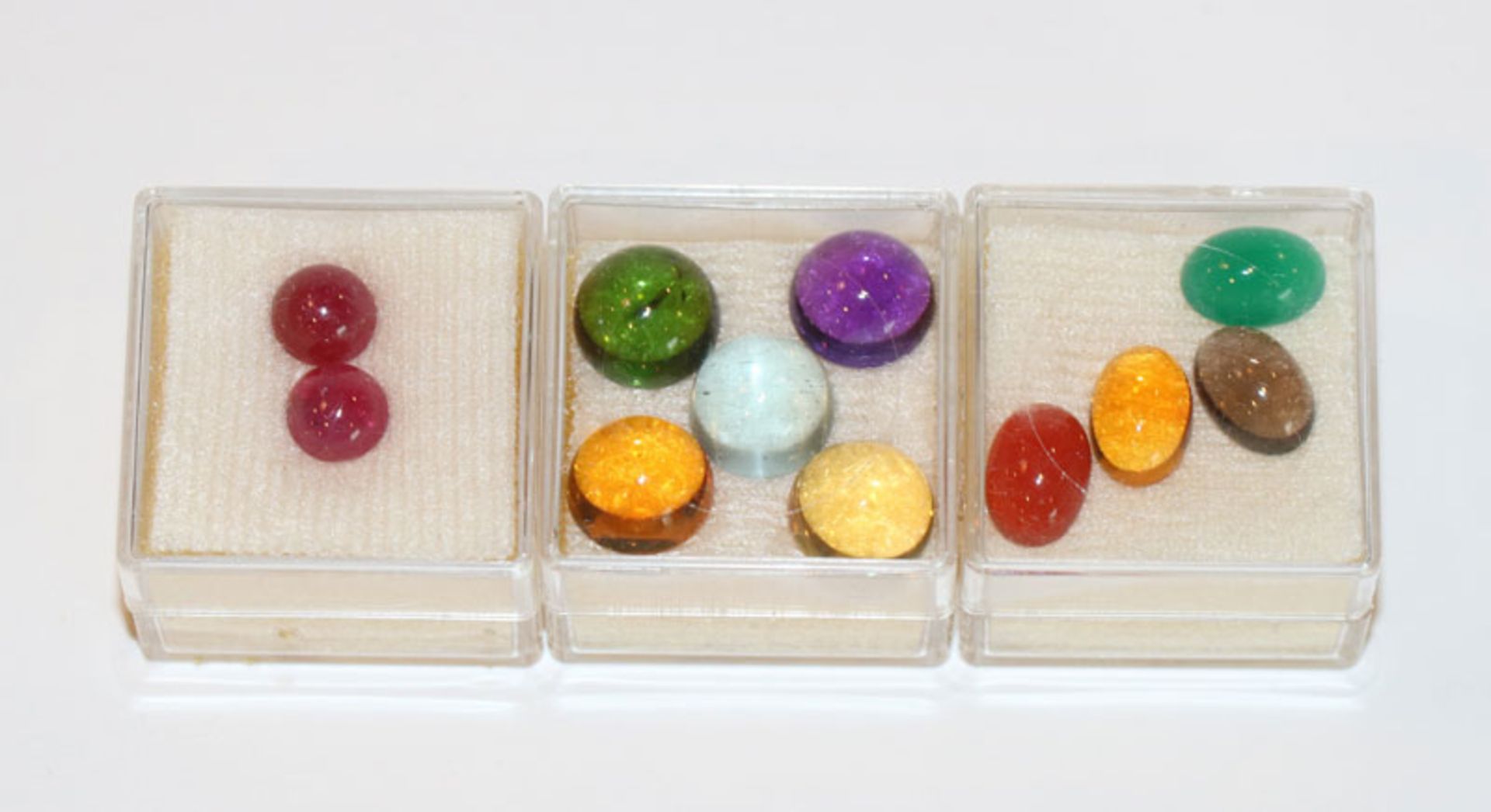 Konvolut von losen Cabochons: Garnitur von 5 losen Cabochons, Turmalin, Aquamarin, Amethyst, Citrin,