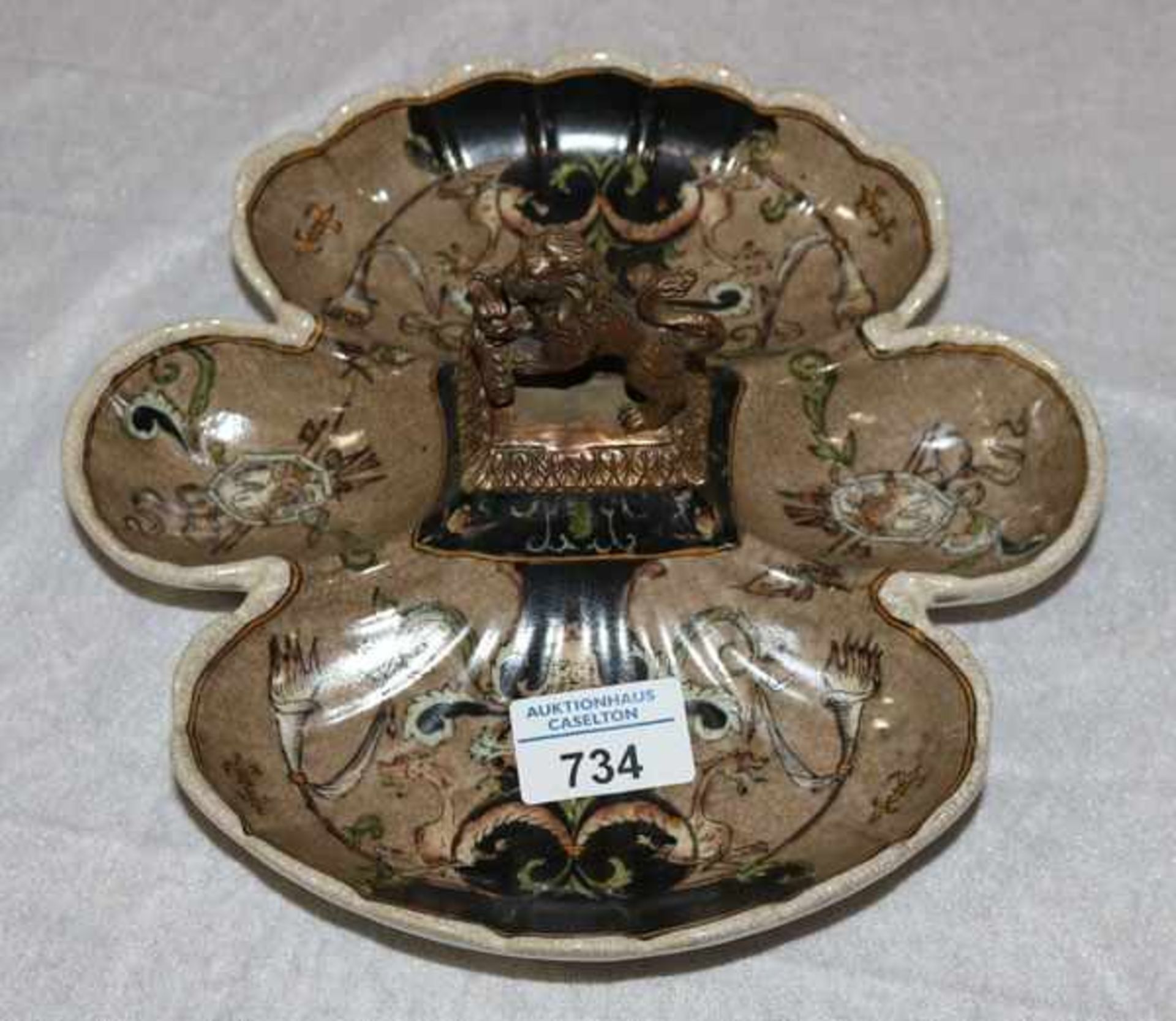 Keramik Muschelschale mit plastischem Metall Löwen, H 11 cm, D 25 cm