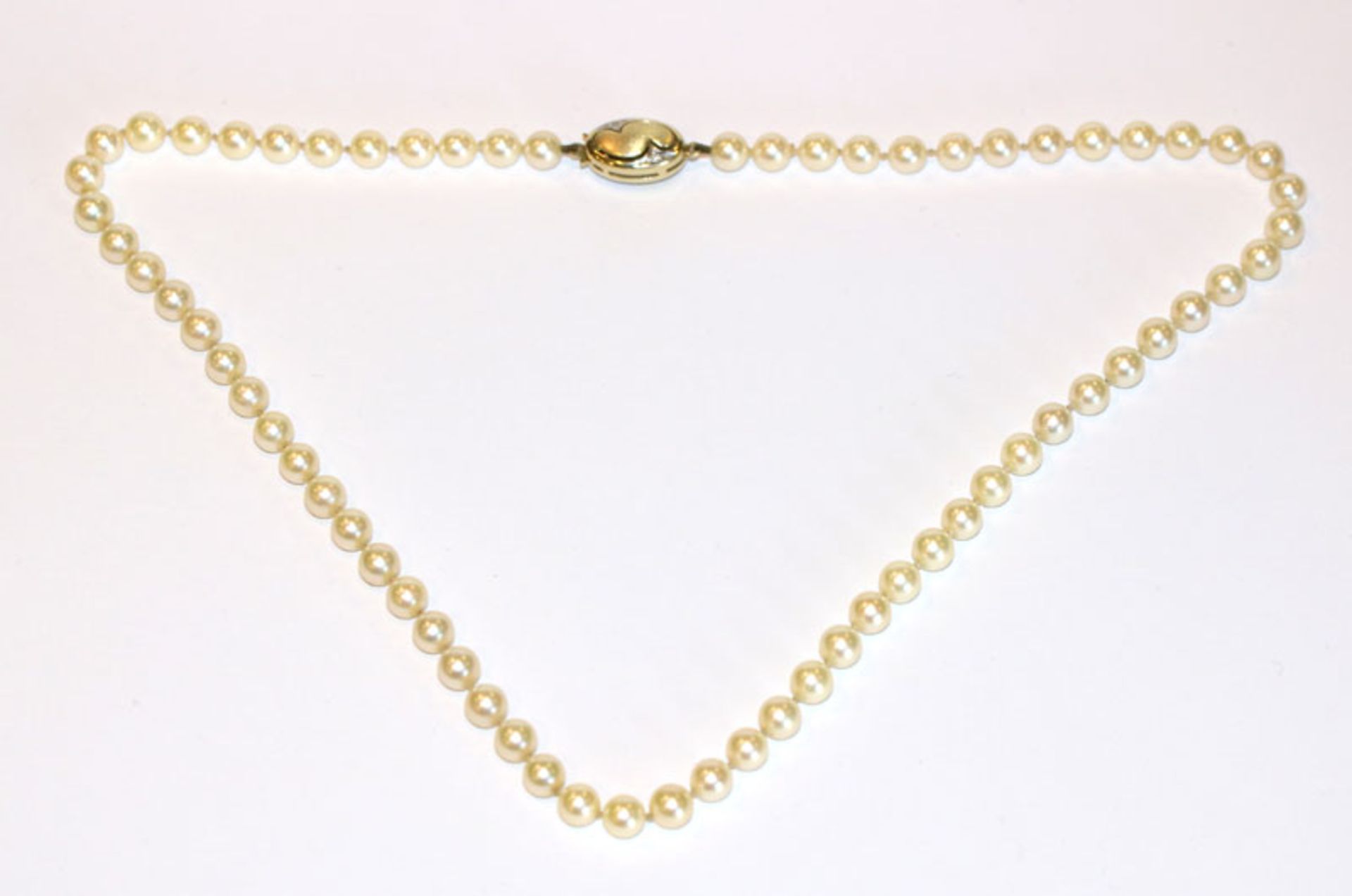 Perlenkette mit 14 k Gelbgold Schließe, L 48 cm