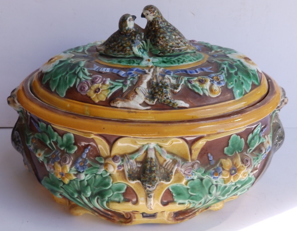 A Wedgwood majolica game pie dish with cover & liner, decorated grouse – cracked, 10.5” across. - Image 4 of 4