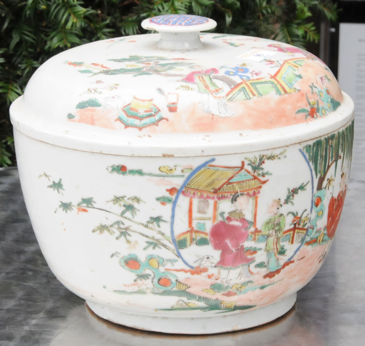 A large 19th century Chinese bowl and cover, decorated with figures. - Image 5 of 14