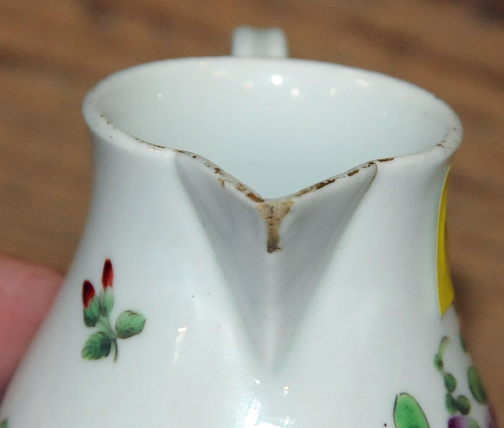 A Worcester silver shaped sauce boat, polychrome, decorated with flowers, circa 1760, length 13. - Image 4 of 5