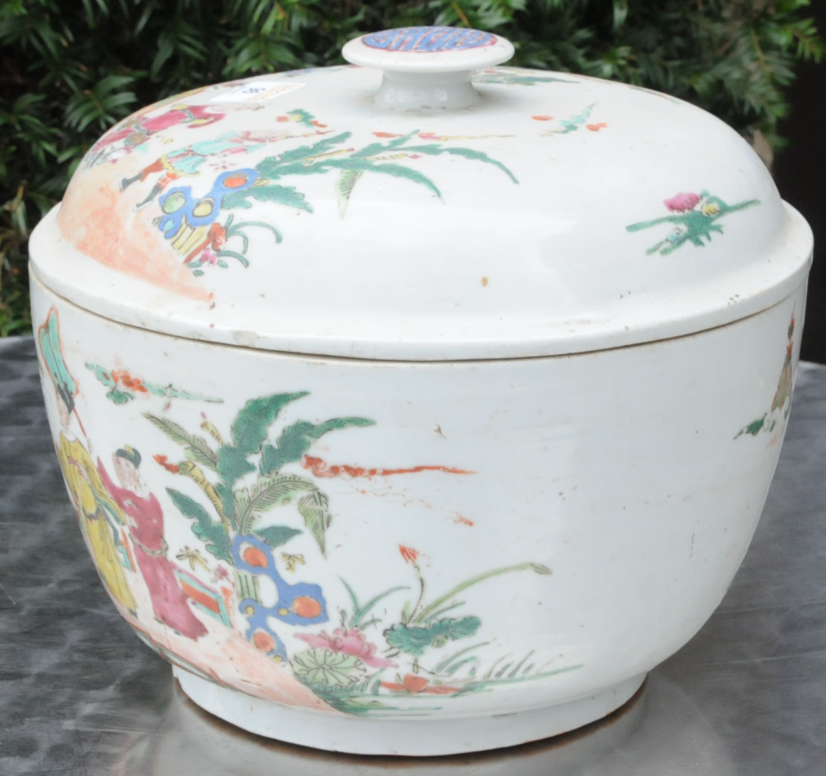 A large 19th century Chinese bowl and cover, decorated with figures. - Image 3 of 14