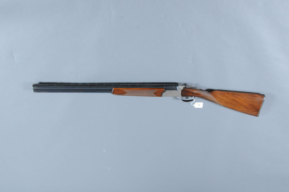 Lincoln 12 bore over/under shotgun, 28" barrels, 1/2 and 3/4 choke, 2.