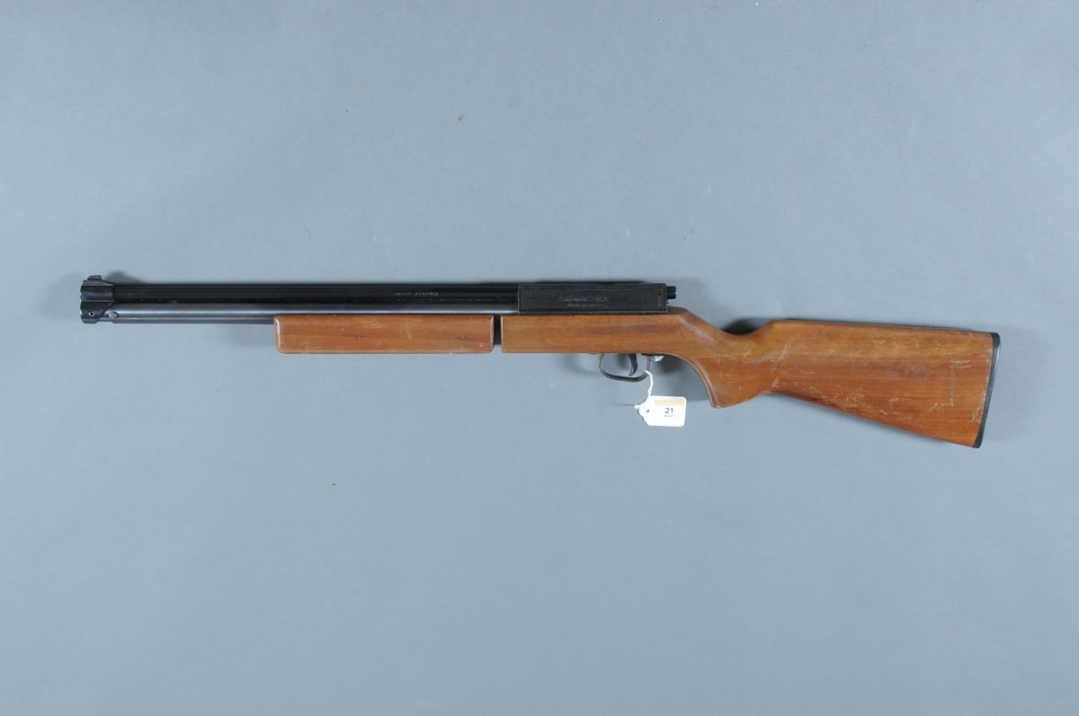 Sharp Innova 2 .22 pump up air rifle. Serial No. A803953.