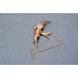 15 ct gold brooch in the form of a swallow. Wing tip to wing tip 4.