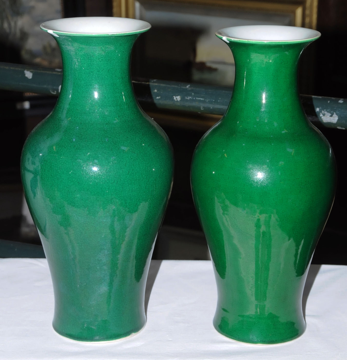 A pair of Chinese green vases, Yongzheng marks circa 1723-1735. Height 31 cm. - Image 3 of 8