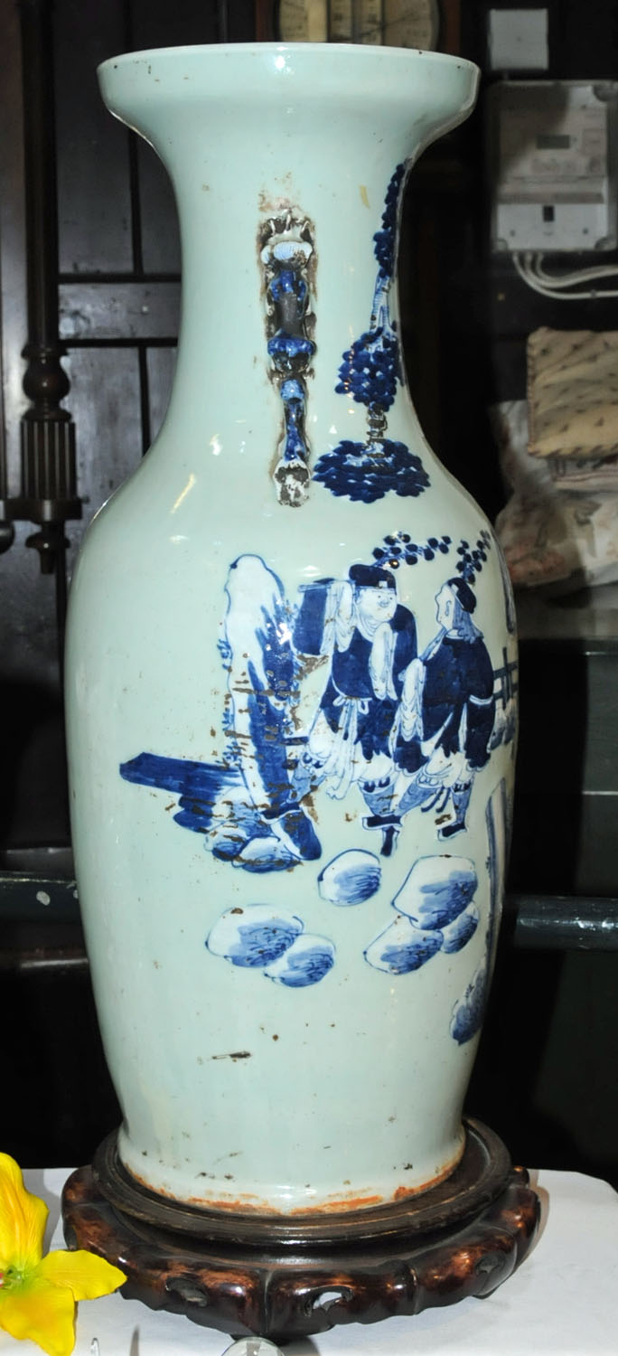 A 19th century Chinese export blue and white vase, - Image 5 of 10