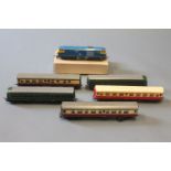 5 Tri-ang 00 gauge coaches & a Tri-ang Hornby D7063 diesel locomotive (R.