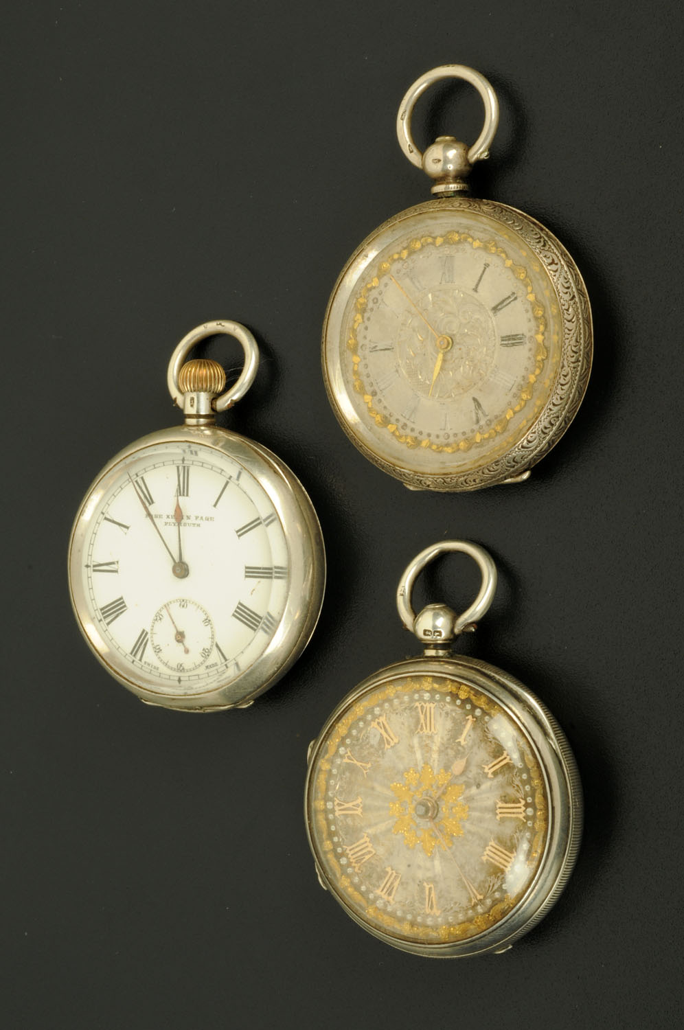 Three silver pocket watches, two Continental, one English, London 1886. Largest diameter 42 mm.