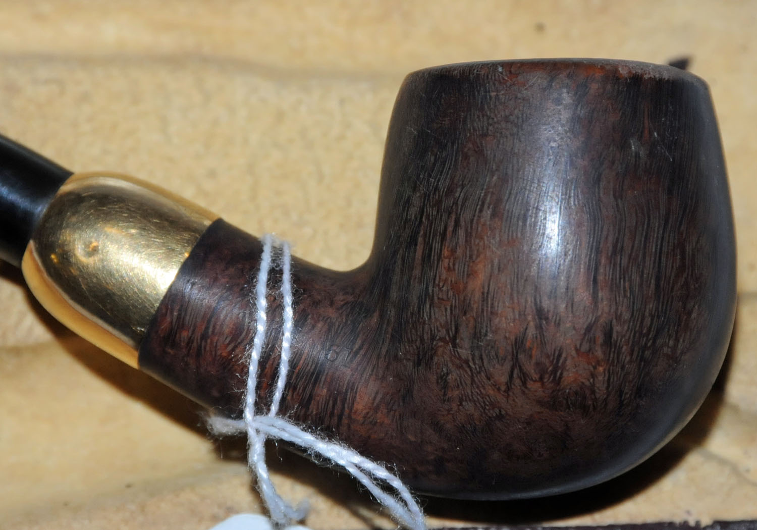 An Alfred Dunhill bruyere root pipe, circa 1915, with 18 ct gold mount and vulcanite mouth piece, - Image 4 of 10