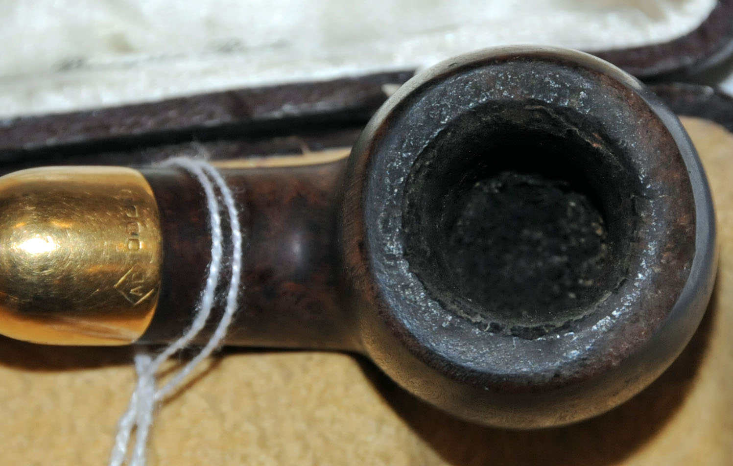 An Alfred Dunhill bruyere root pipe, circa 1915, with 18 ct gold mount and vulcanite mouth piece, - Image 5 of 10