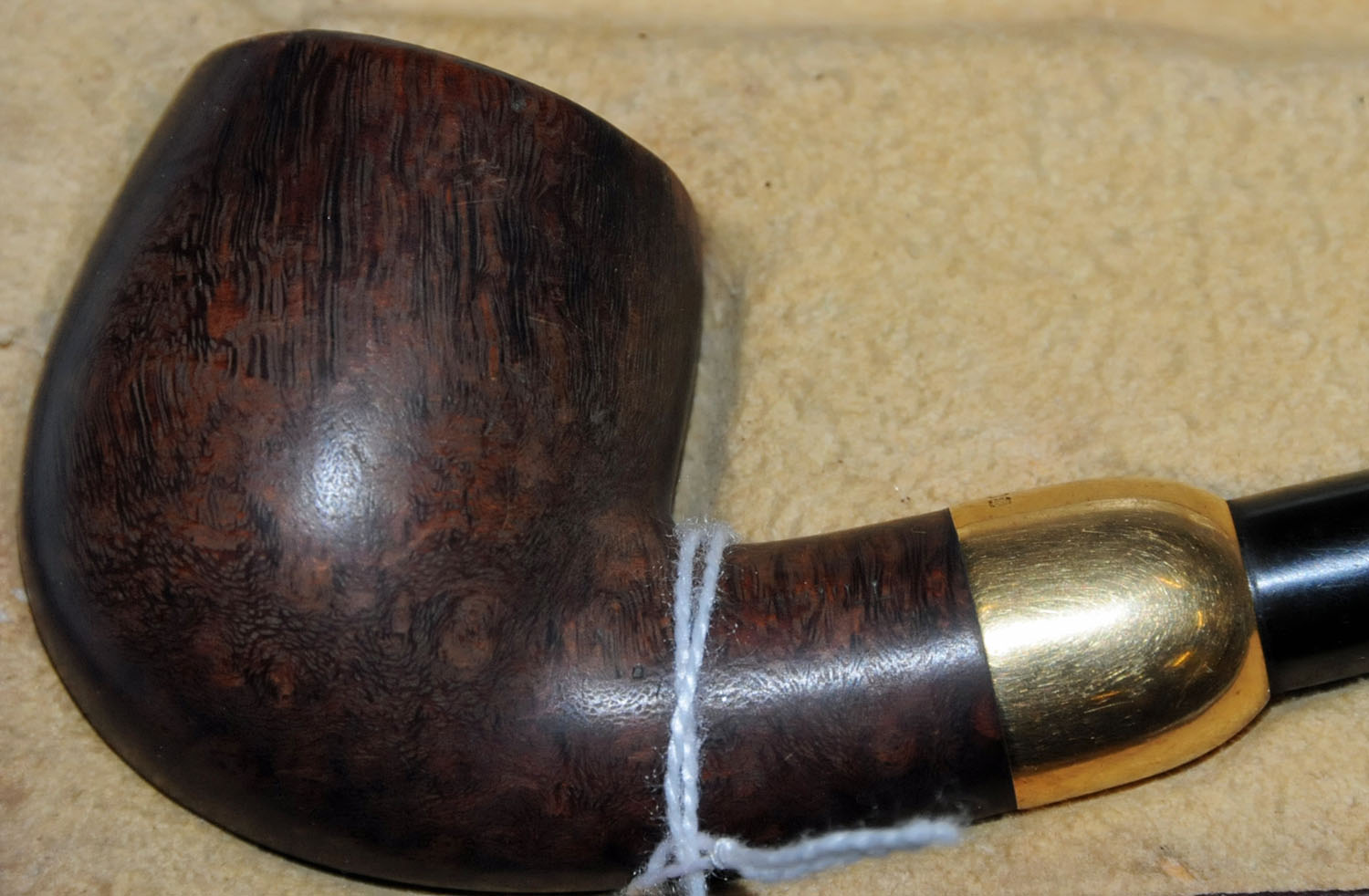 An Alfred Dunhill bruyere root pipe, circa 1915, with 18 ct gold mount and vulcanite mouth piece, - Image 3 of 10