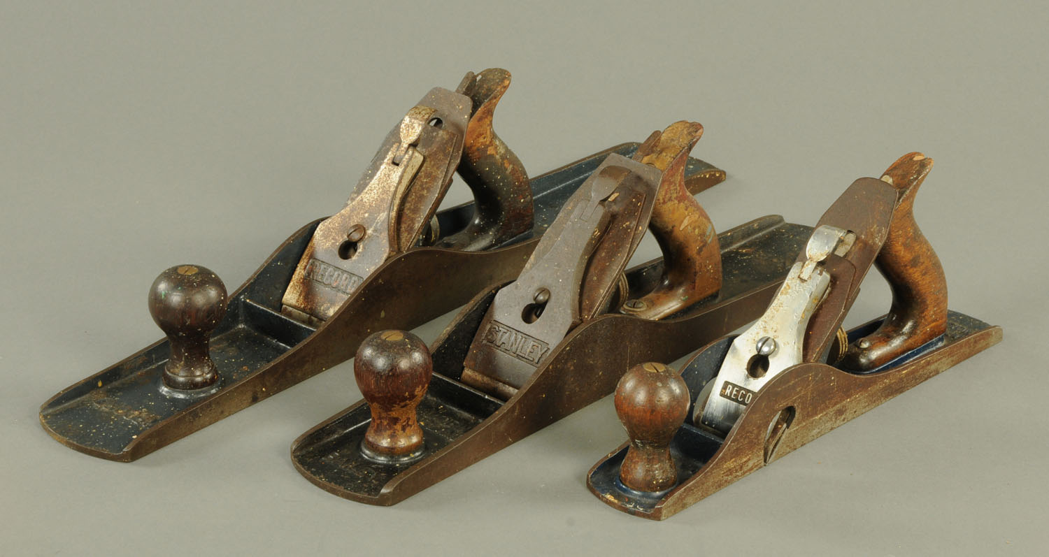 A vintage open throat carriage makers plane No. 10 by Record, and two others Nos. 6 and 7.