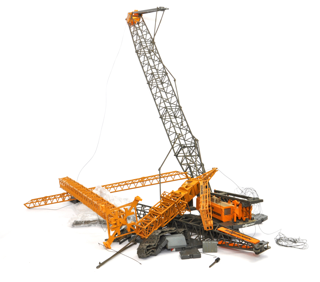 Conrad 1/50 Sennebogen Crawler Crane plus Tower Crane issue. Requires some attention although