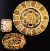 A Royal Crown Derby English bone china Japan pattern cabinet plate, No'd.