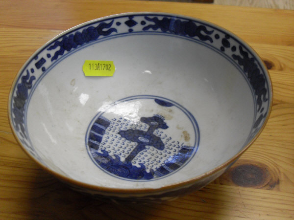 A Chinese Ming style blue and white bowl. - Image 15 of 20