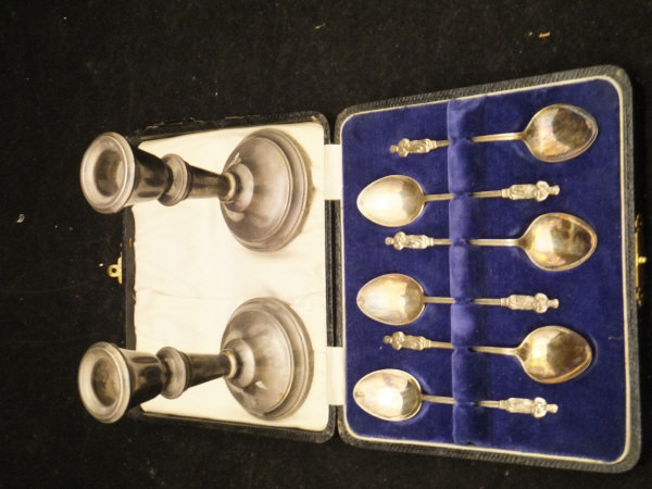 A cased set of six George V silver apostle spoons (Birmingham, 1923 and 1925),