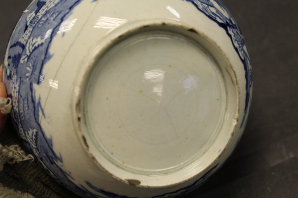 A Mason's ironstone Willow pattern slop pail, - Image 23 of 46