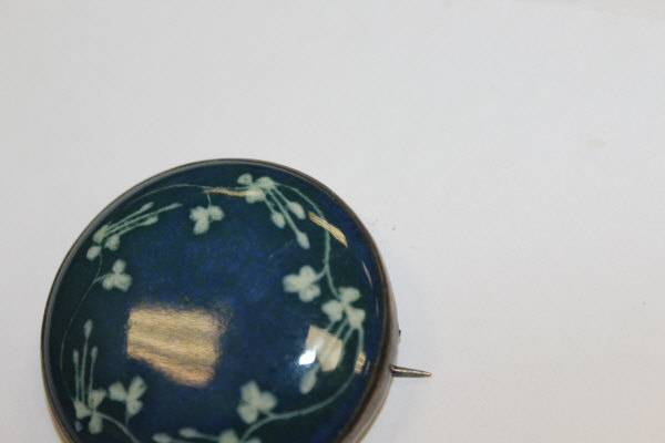A Ruskin ceramic brooch decorated with floral motifs on a blue ground, stamped "Ruskin" to back, - Image 3 of 8