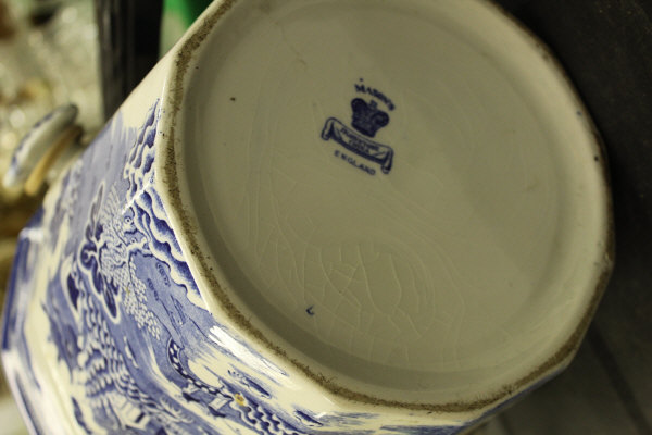 A Mason's ironstone Willow pattern slop pail, - Image 5 of 46