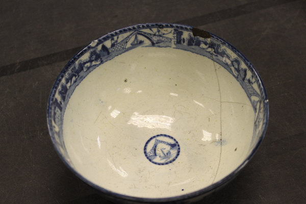 A Mason's ironstone Willow pattern slop pail, - Image 20 of 46