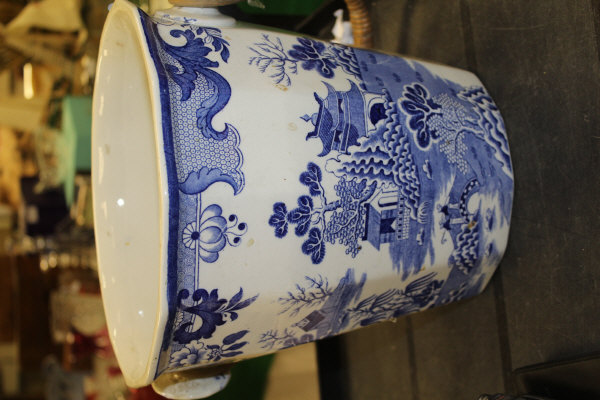 A Mason's ironstone Willow pattern slop pail, - Image 6 of 46