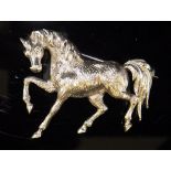 An 18 carat white gold brooch in the form of a horse, 3 cm long, 0.